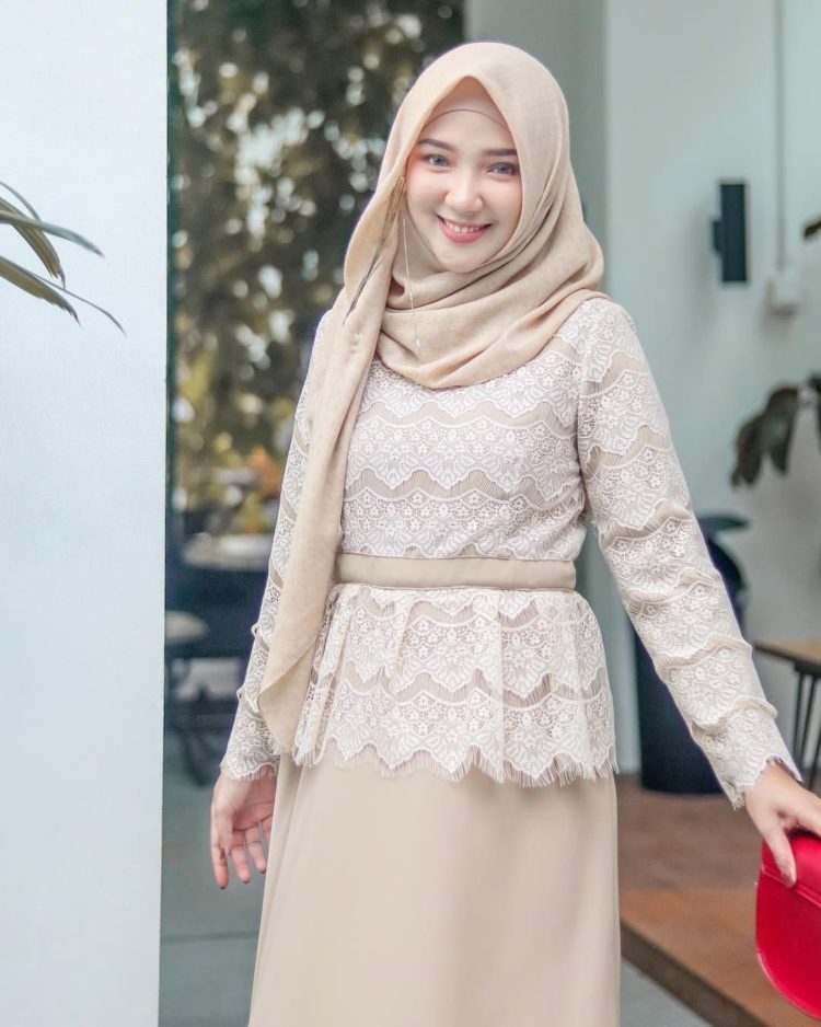 60 Kebaya  Modern  MODEL HIJAB REMAJA BROKAT TERBARU 