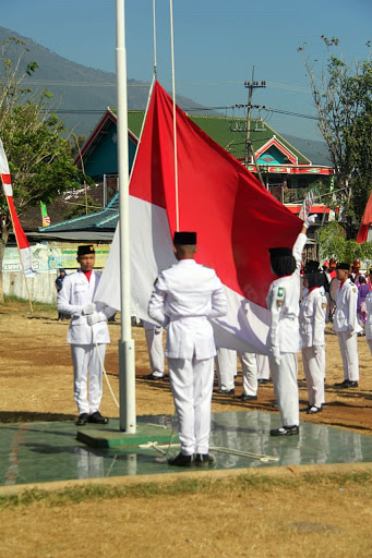 gambar bendera merah putih dan burung garuda