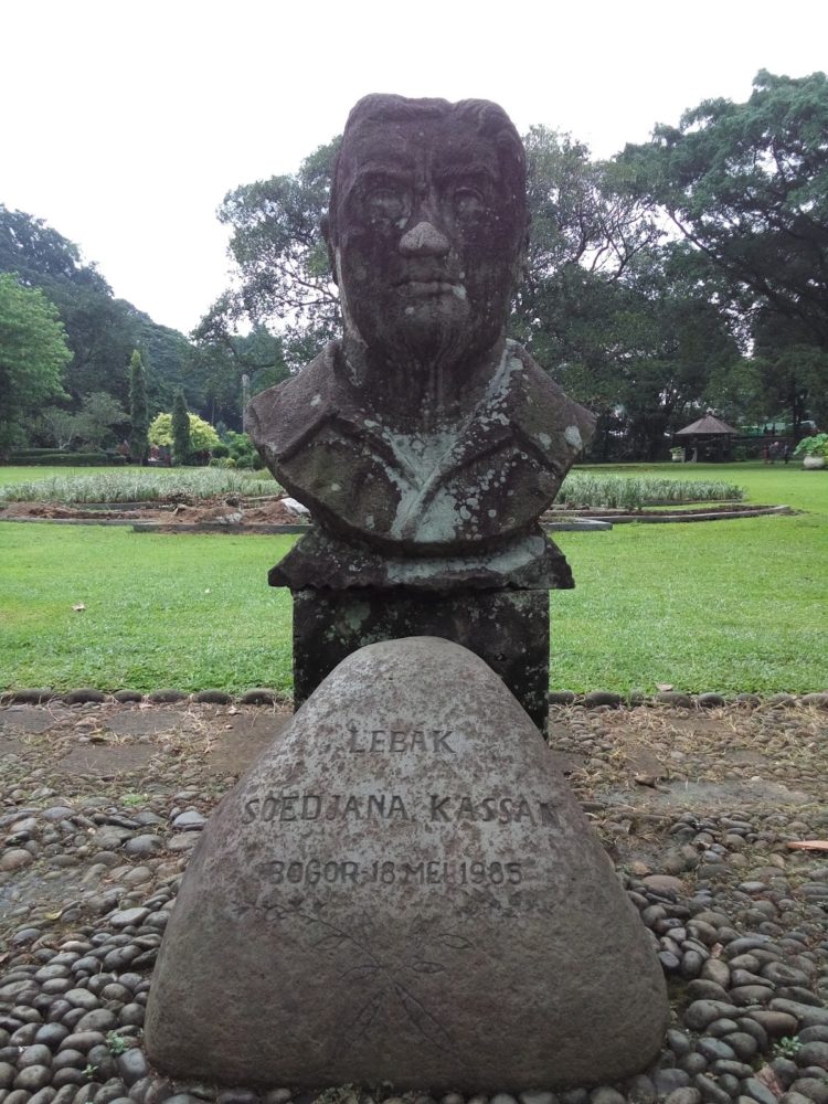 kebun raya bogor in english