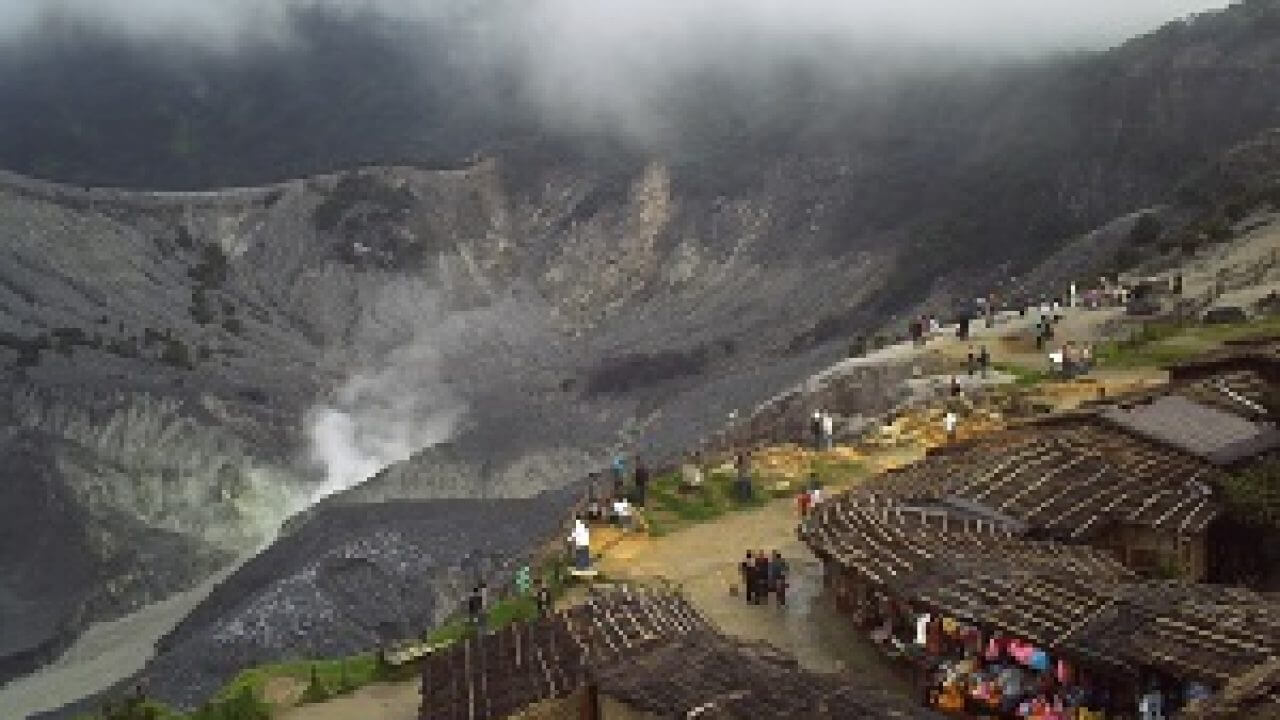 tangkuban perahu is a legend from