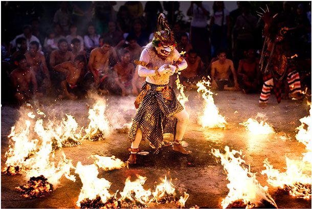 tari kecak adalah tarian yang berasal dari