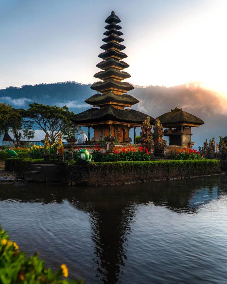 tanah lot merupakan