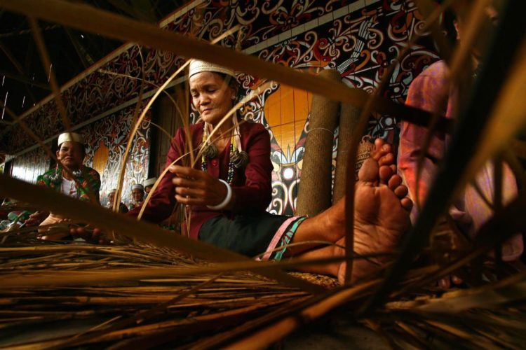 Pekerjaan Suku Dayak Kalimantan