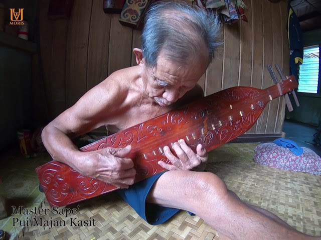 Permainan Sape Suku Dayak oleh Sang Master, Majan Kasit