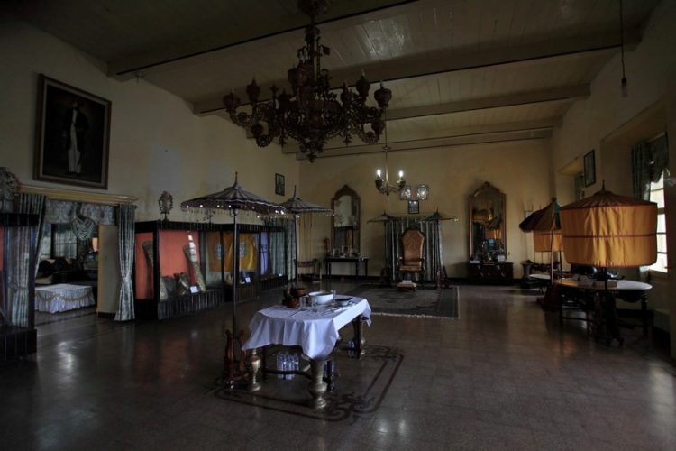 Ruang dalam Istana Kerajaan Ternate