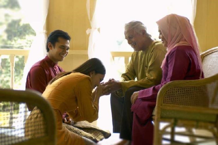 Idul Fitri Tradisi Sungkeman di Indonesia