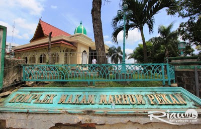 Komplek Makam Raja Kerajaan Siak di Senapelan bekas ibukota kerajaan ketiga