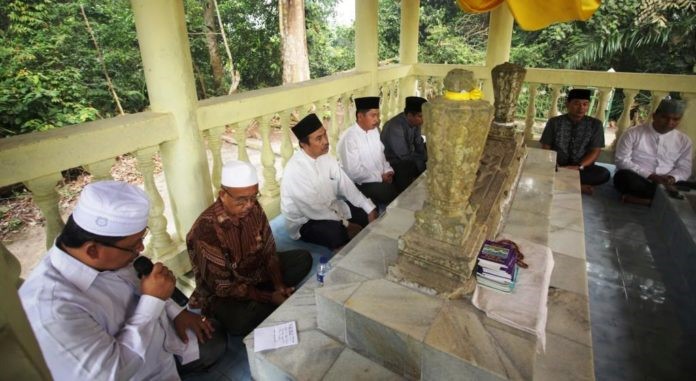 Makam Sultan Ismail Raja Kerajaan Siak di Mampura lokasi istana kedua