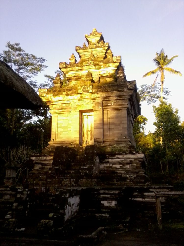 Peninggalan Kerajaan Hindu Budha Bali Candi Mengening