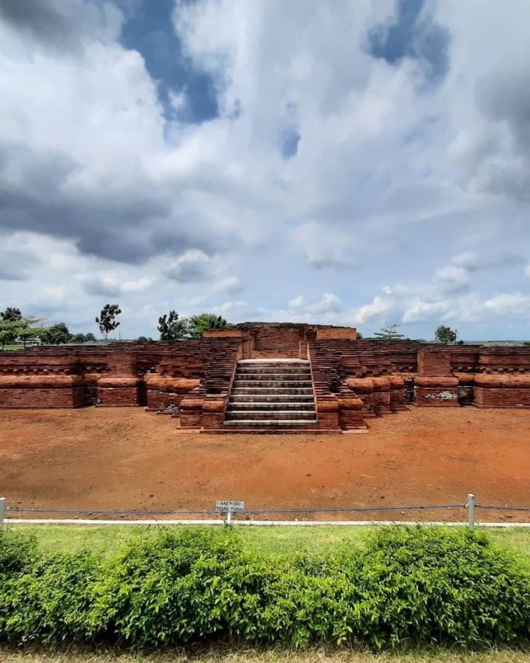 Peninggalan Kerajaan Hindu Budha Tarumanegara Candi Batujaya