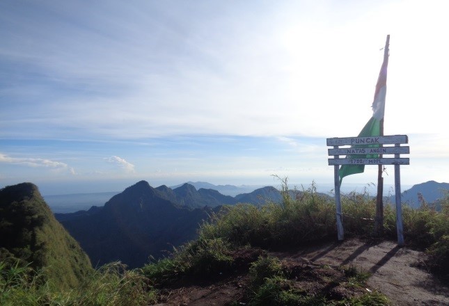 Situs bersejarah peninggalan Kerajaan Kalingga ini berada di Puncak Rahtawu (Gunung Muria)