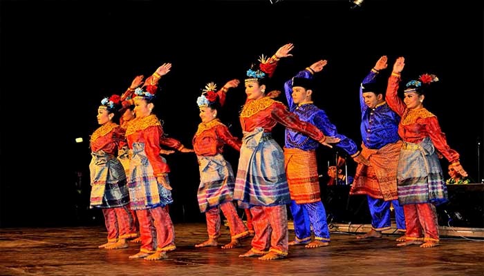 Tari Zapin Melayu peninggalan sosial budaya kerajaan Siak