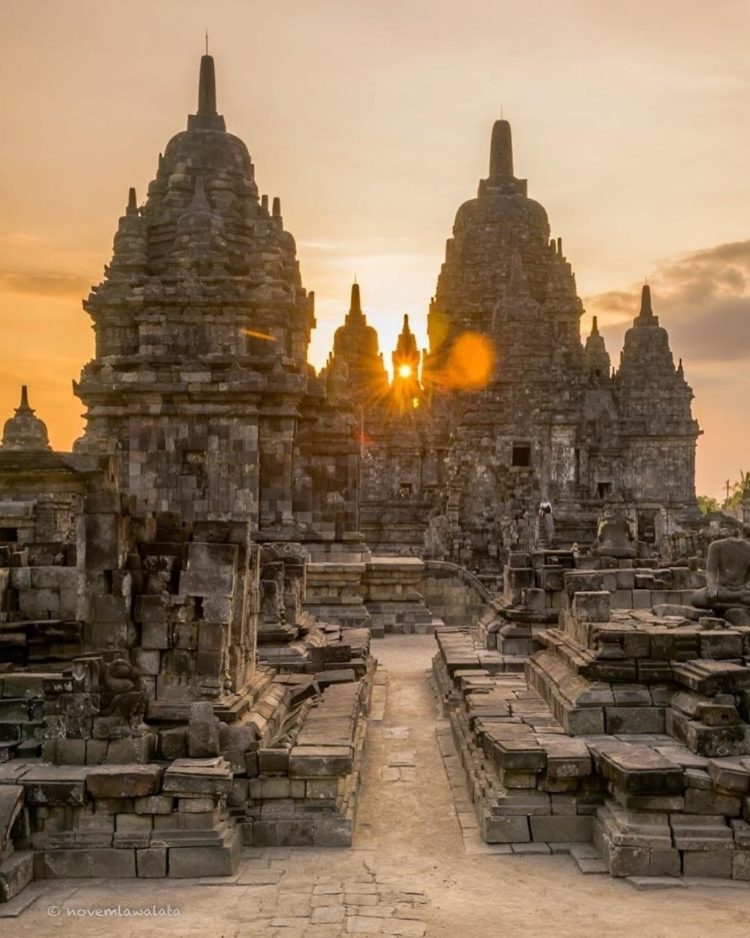 candi peninggalan kerajaan di indonesia mataram hindu