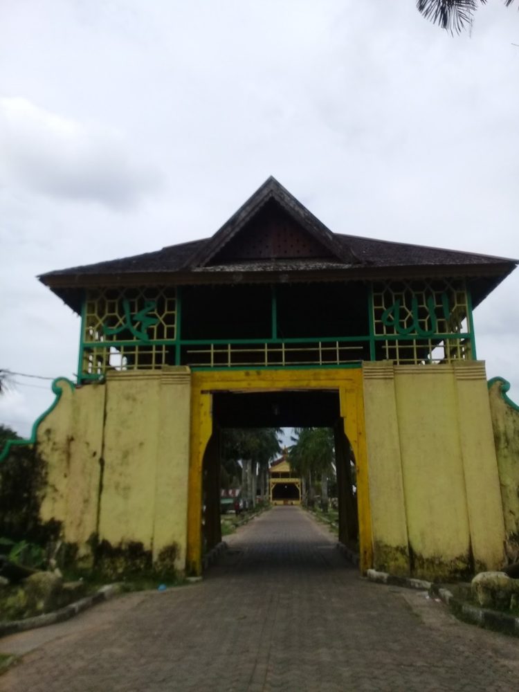 peninggalan kerajaan pontianak beserta gambarnya