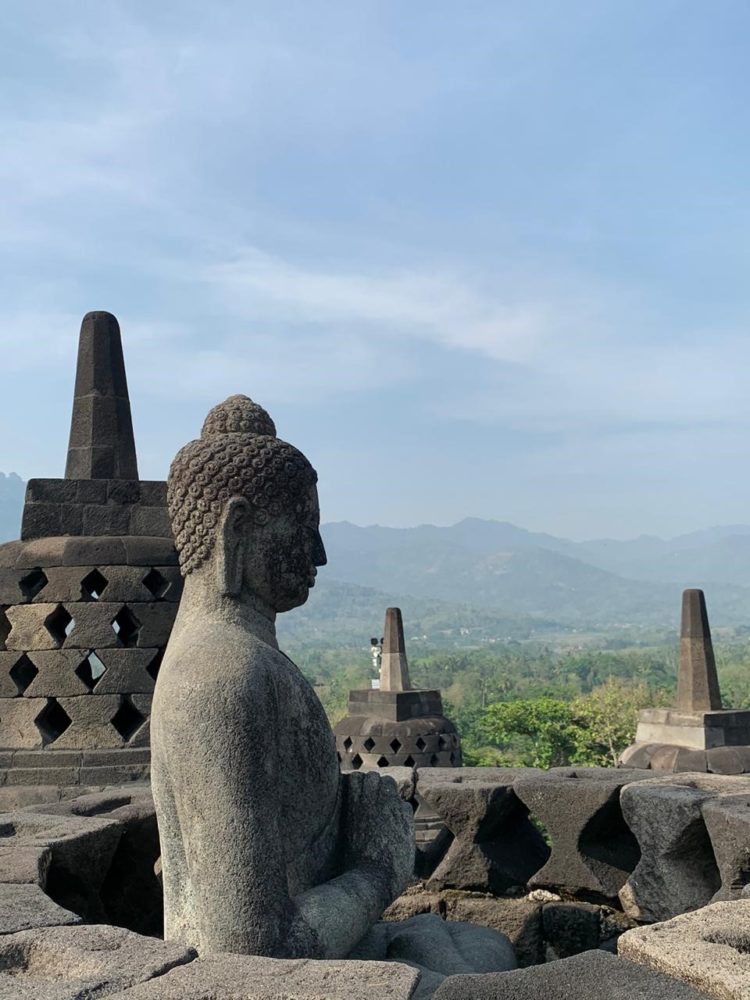 kehidupan agama rakyat kerajaan mataram kuno menganut agama hindu budha