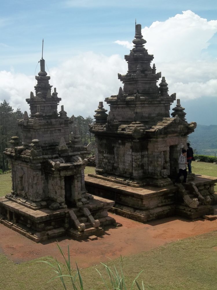 kehidupan sosial budaya kerajaan mataram kuno banyak meninggalkan candi