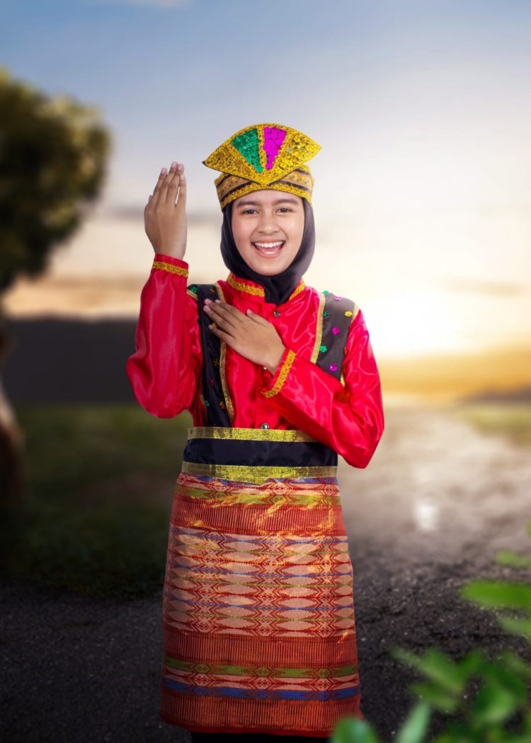 Kostum tari saman Aceh terdiri dari beberapa bagian