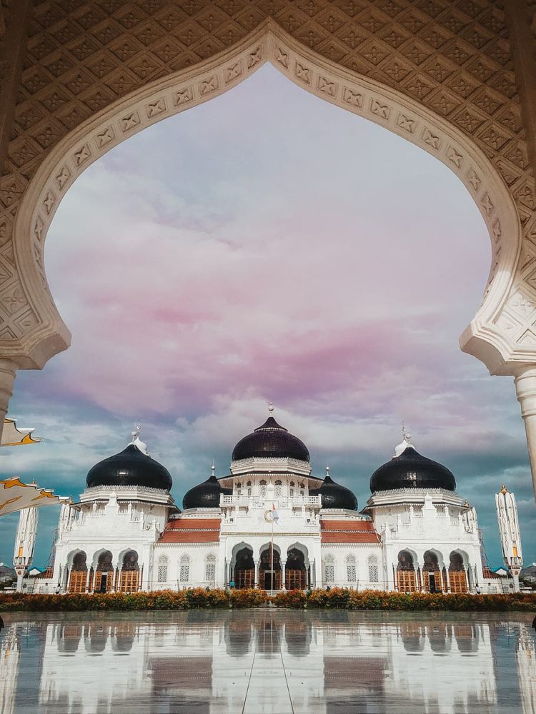 ilustrasi masjid raya baiturrahman kerajaan islam di sumatera