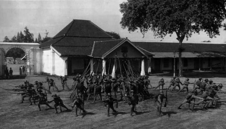 VOC belanda merupakan penyebab keruntuhan kerajaan mataram islam