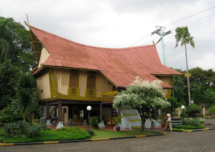 ilustrasi rumah adat sumatera atap lontik