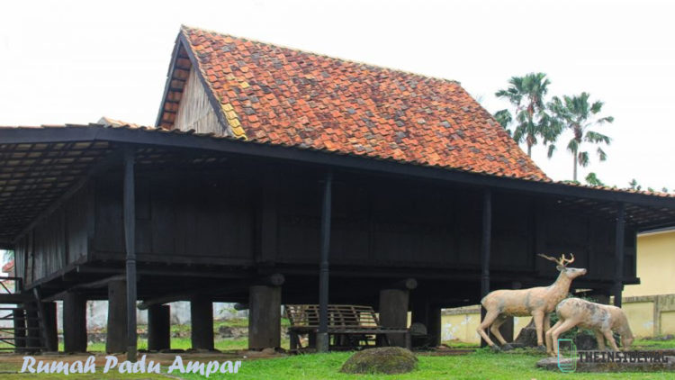 ilustrasi rumah adat sumatera padu ampar