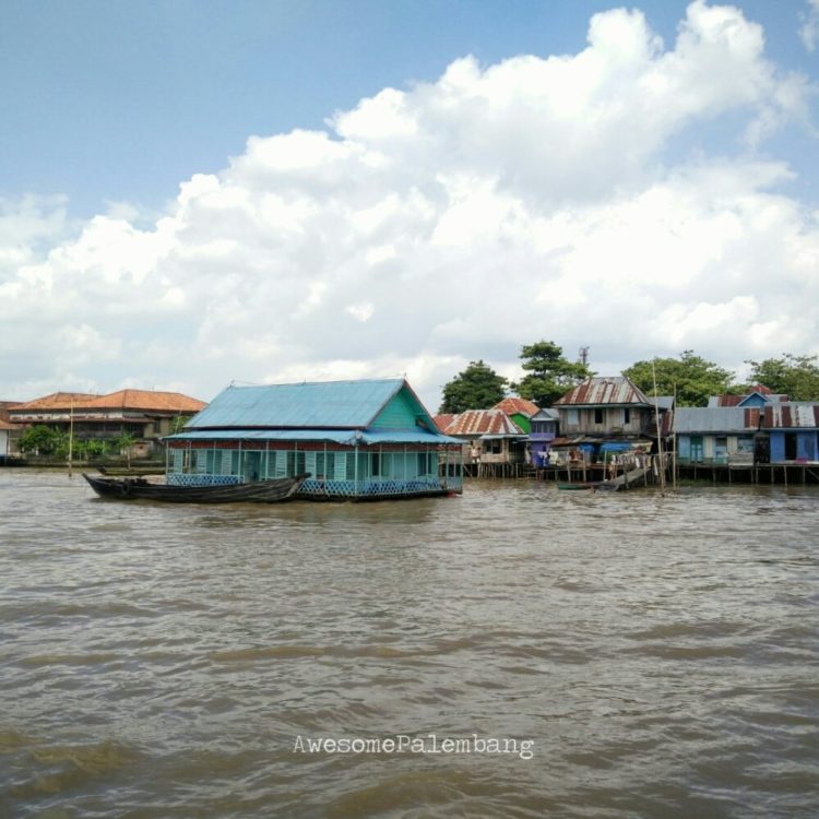 ilustrasi rumah adat sumatera rakit