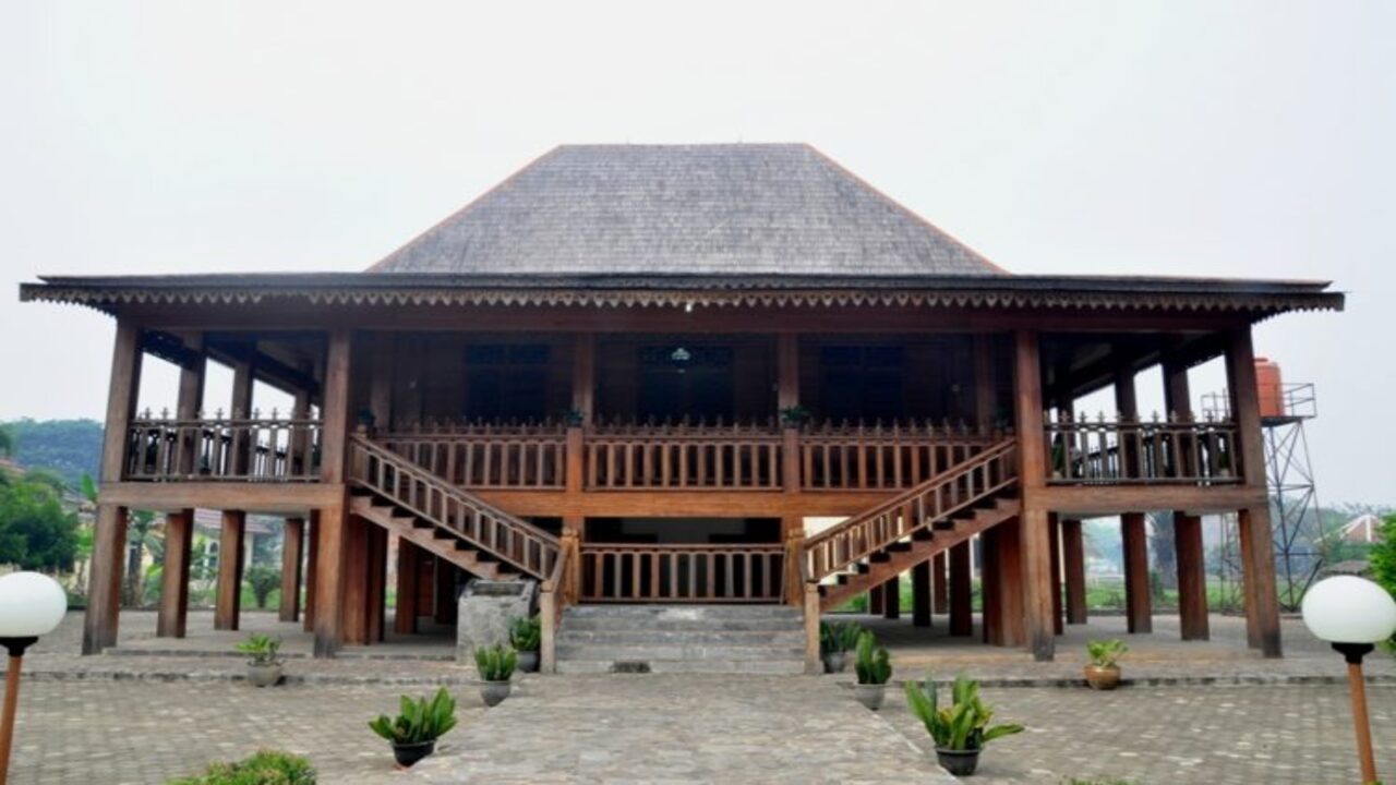 9+ Rumah Adat Sumatera Selatan (SEJARAH, CIRI, PENJELASAN)