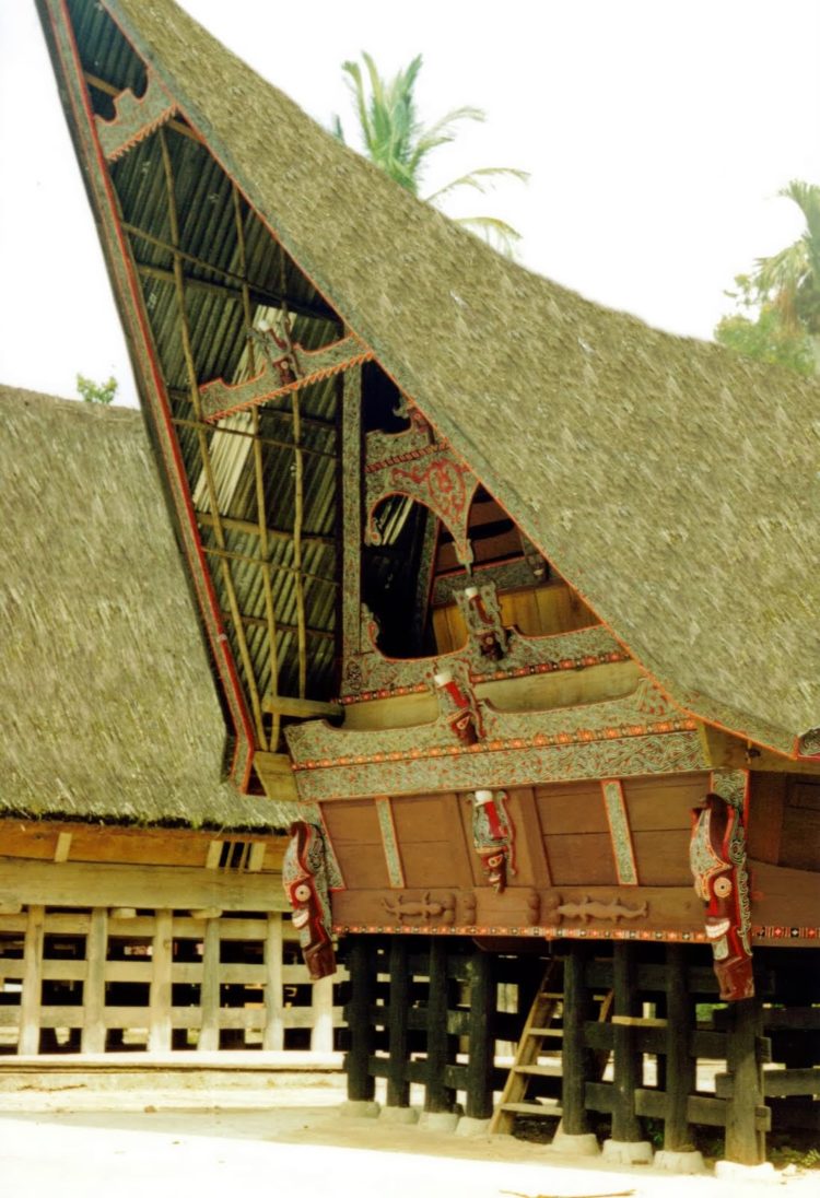 ilustrasi rumah adat sumatera utara bolon