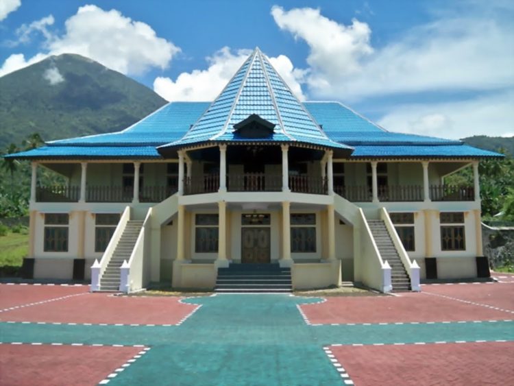 kerajaan di indonesia istana kesultanan tidore