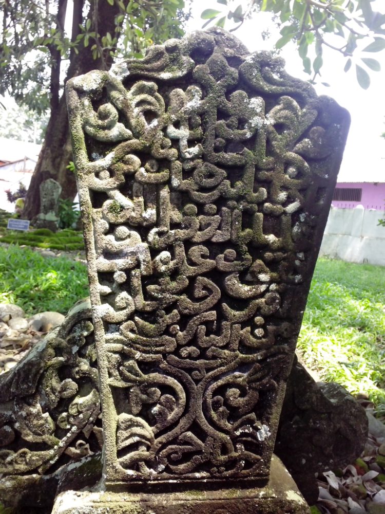 kerajaan gowa tallo adalah kerajaan islam di indonesia yang berhasil ditaklukkan belanda dengan perjanjian bongaya