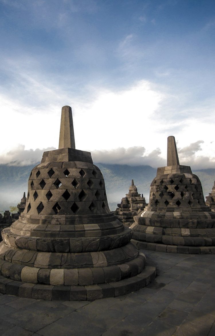 sumber sejarah silsilah raja kerajaan mataram kuno dapat diteliti dari candi