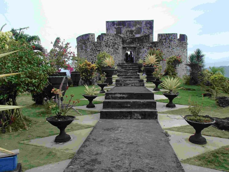 tampak depan benteng tahula kerajaan tidore