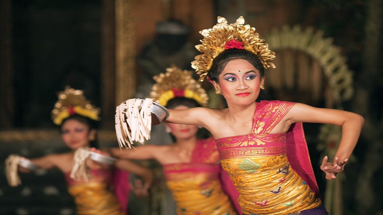 [Lengkap] Tari Pendet Bali: Sejarah, Fungsi, Gerakan, Busana + Video