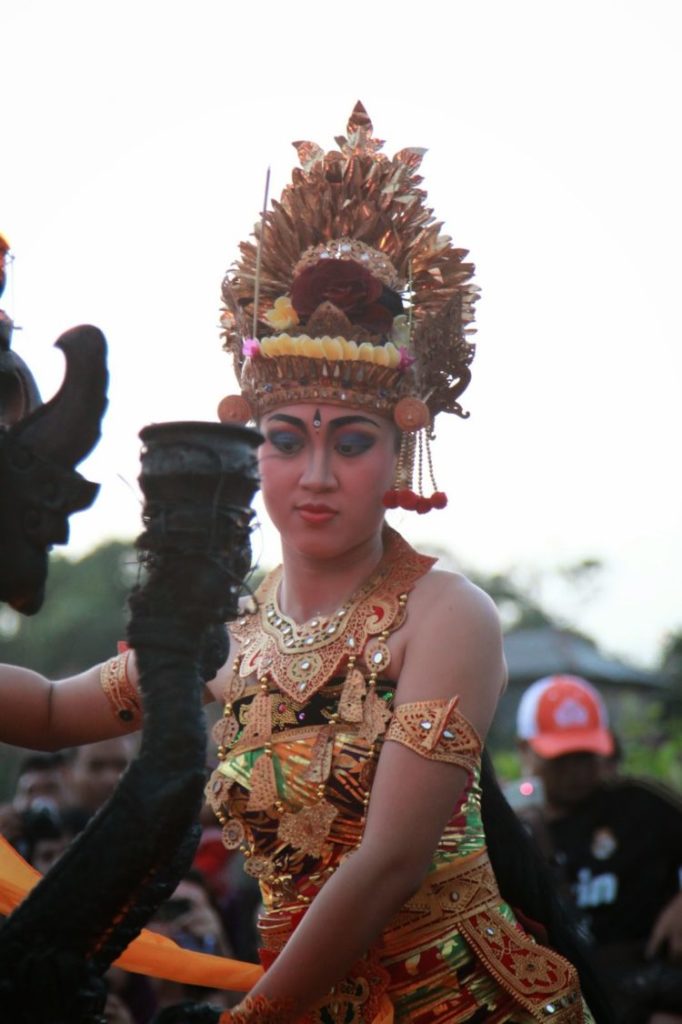  Lengkap  Tari  Pendet Bali  Sejarah Fungsi Gerakan 