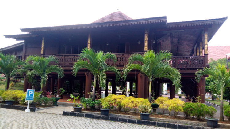 mengenal rumah adat lampung