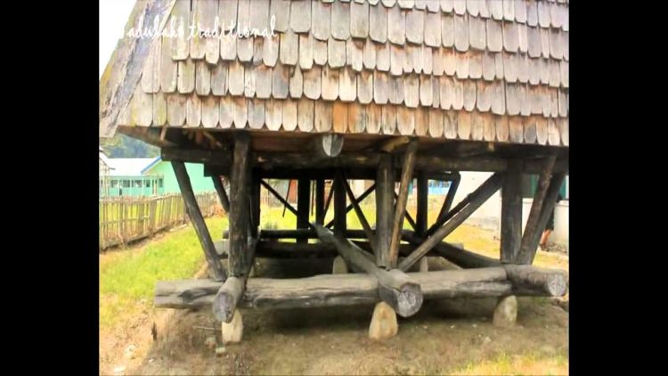 Arsitektur Bangunan Rumah Adat Tambi Sulawesi Tengah yaitu