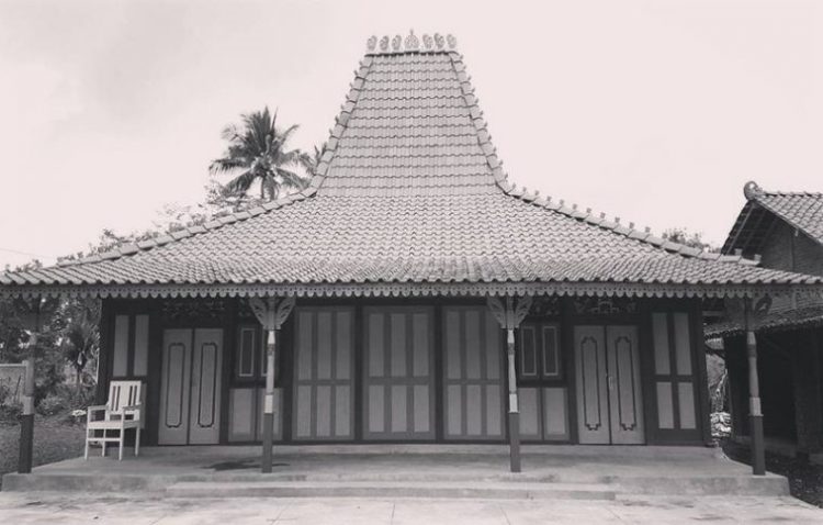 2 Rumah Adat Yogyakarta NAMA PENJELASAN GAMBAR 