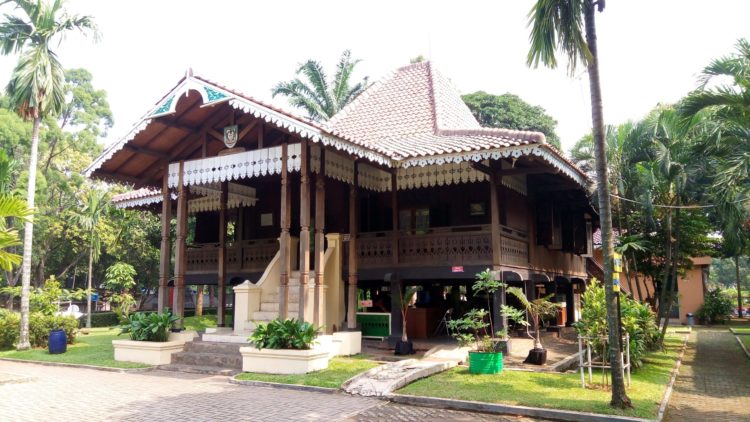 Gambar Bubungan Lima Rumah Adat Bengkulu