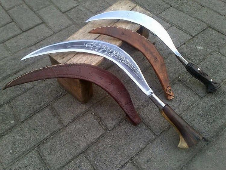 Clurit Madura adalah senjata tradisional Jawa Timur