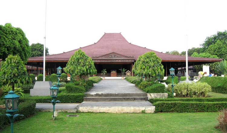 2+ Rumah Adat Yogyakarta (NAMA, PENJELASAN, GAMBAR)