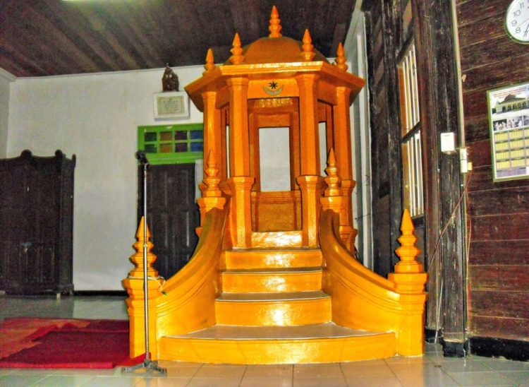 Mimbar Masjid Peranapan Indragiri