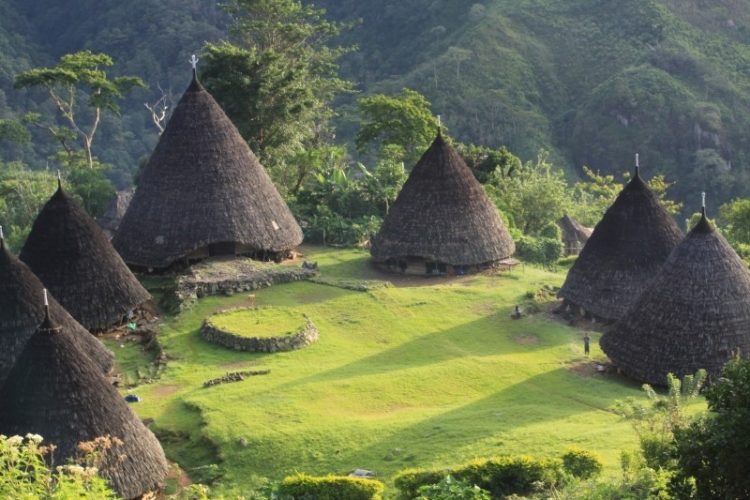 Rumah adat NTT di Wae Rebo dekat Labuan Bajo