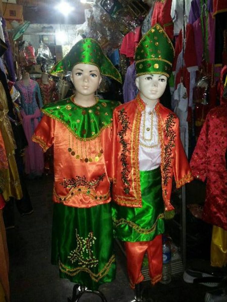 Baju Adat Kalimantan selatan Begajah Gemuling Baular Lulut