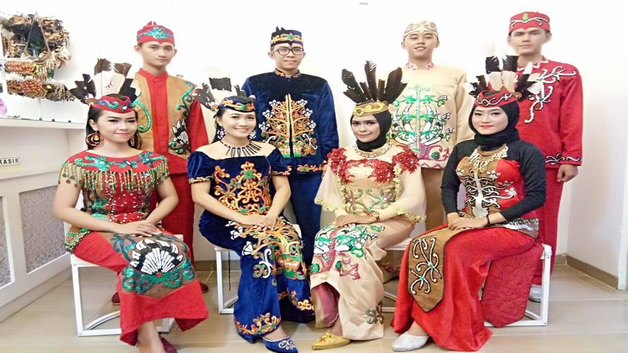 5 Pakaian  Adat  Kalimantan  Tengah beserta Nama Gambar 