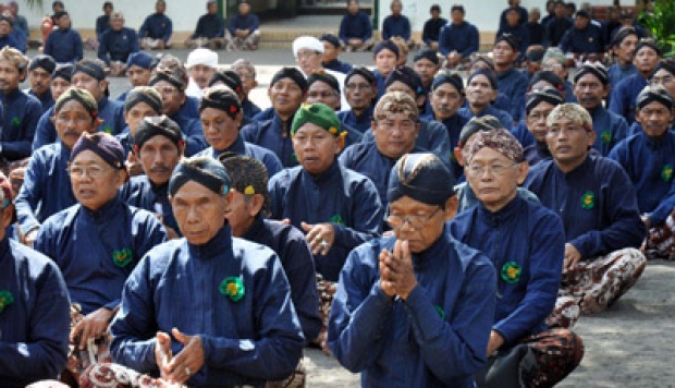 gambar Pakaian Untuk Abdi Dalem (Peranakan Atela) pakaian adat yogyakarta