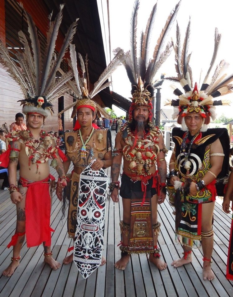 2 Pakaian Adat Kalimantan Utara NAMA PENJELASAN GAMBAR 