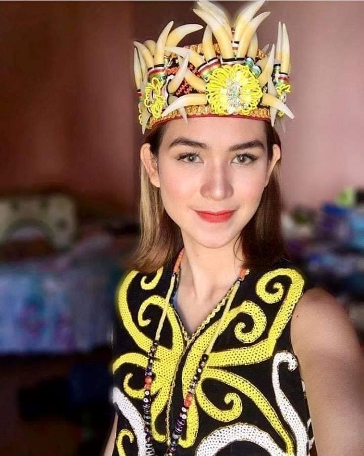 Contoh pakaian adat Kalimantan Utara baju Dayak Ta'a