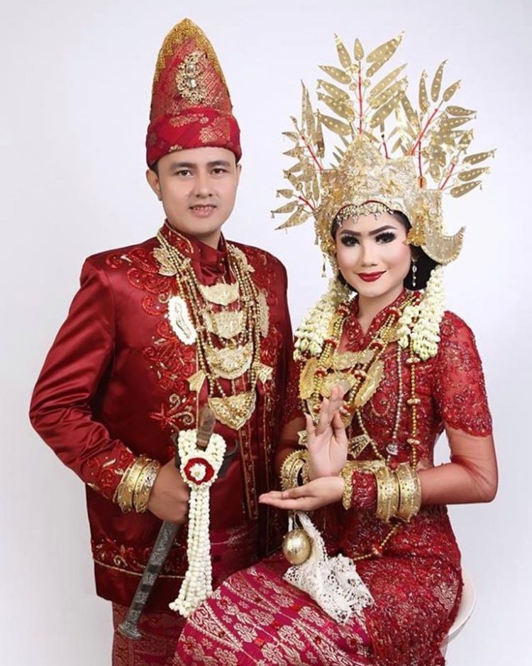 Contoh Pakaian adat Lampung suku Saibatin