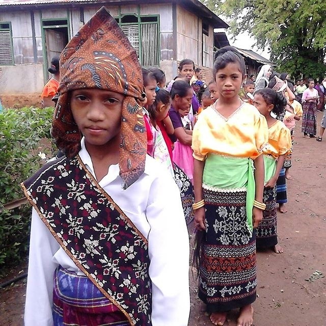 Pakaian adat NTT penutup kepala suku Sikka Lesu Widin Tilun