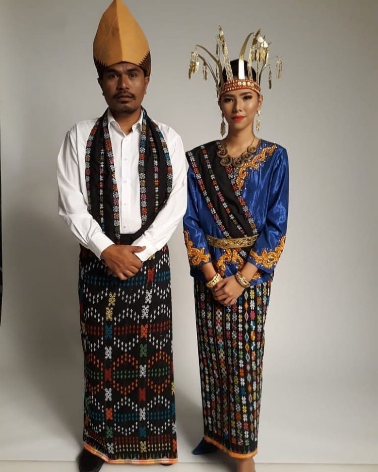 Baju Tradisional Belu Ntt - Pakaian Adat Ntt 9 Nama Busana Tradisional Khas Nusa Tenggara Timur